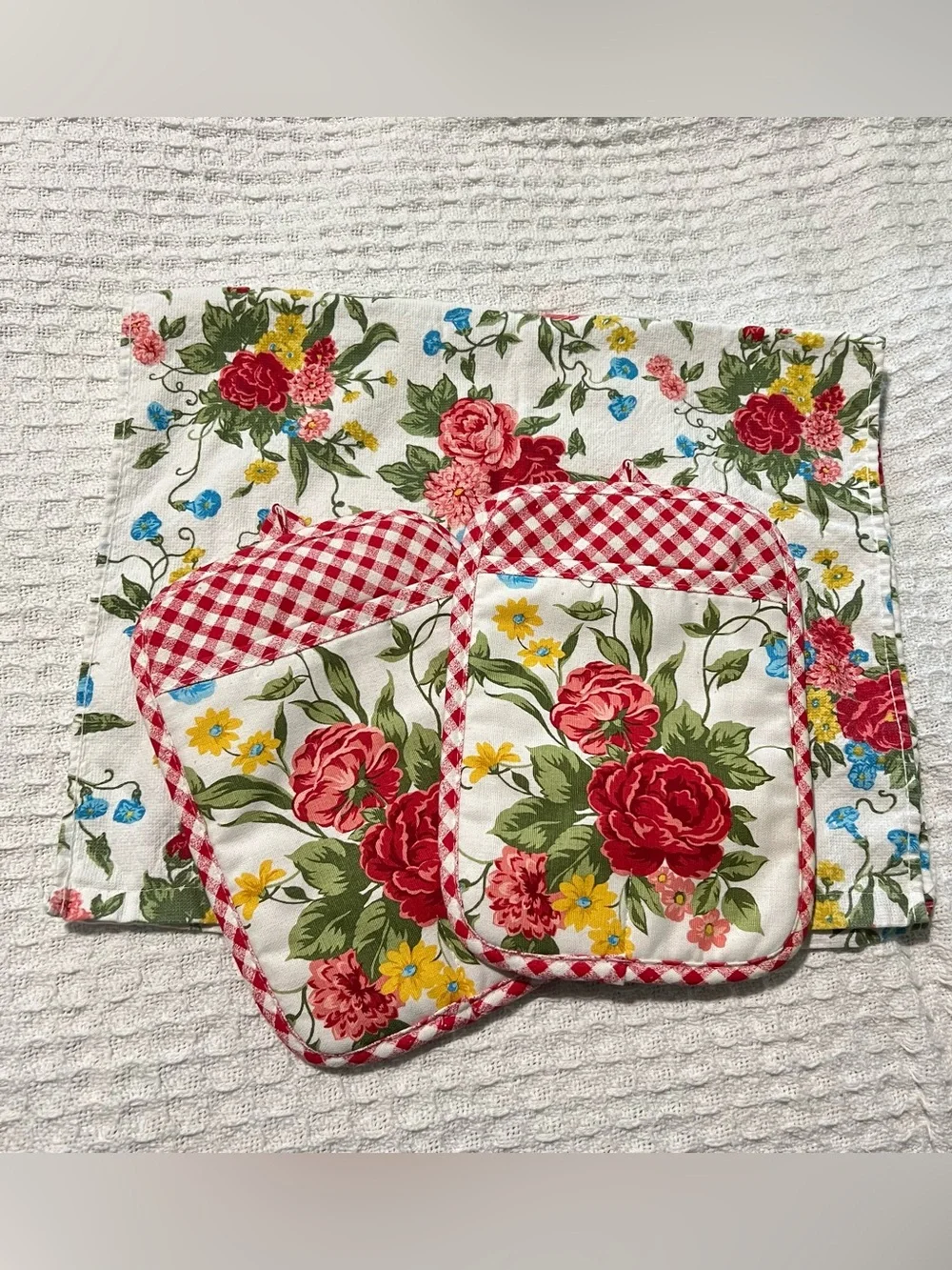 The Pioneer Woman Sweet Rose Potholder & Kitchen Towel Bundle Collectible